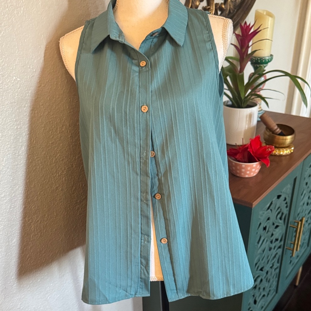 SHEIN Teal Sleeveless Button-Down Shirt